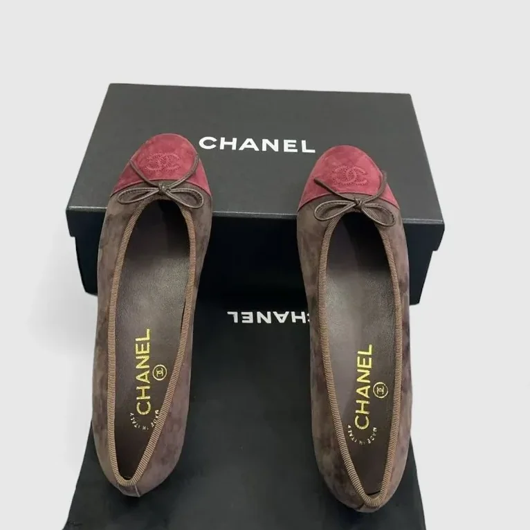 Chanel Ballet Flats Suede Dark Brown in Burgundy