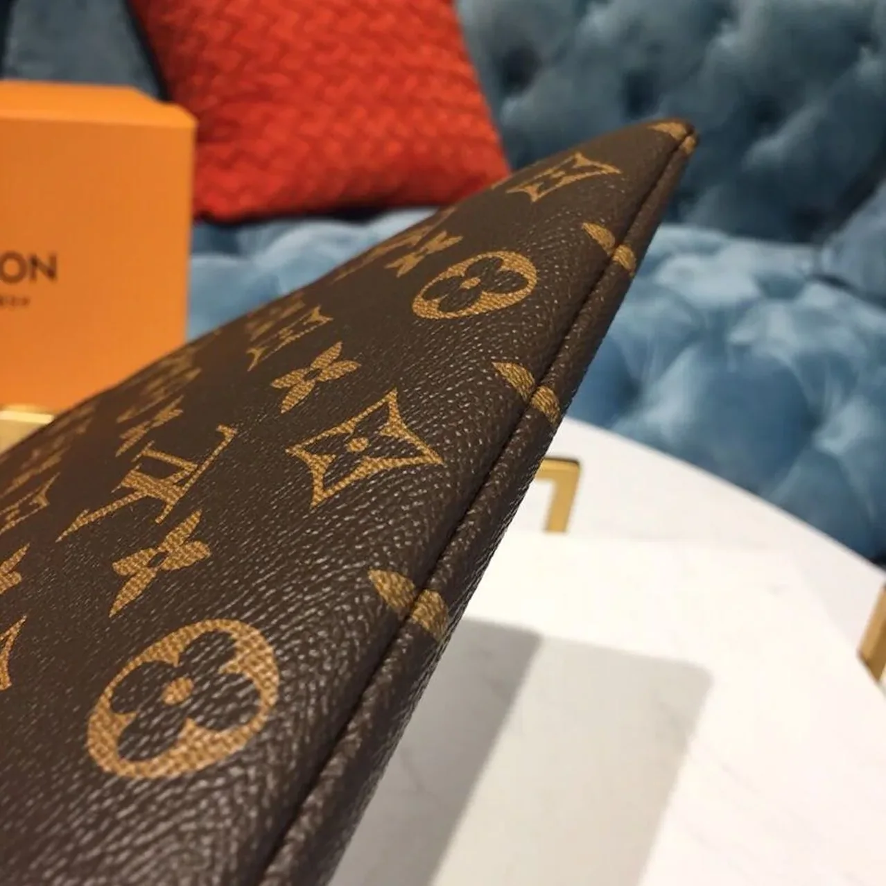 Louis Vuitton Daily Pouch Monogram Canvas Spring in Summer Collection Sesame Louis Vuitton Daily Pouch Monogram Canvas Spring in Summer Collection Sesame