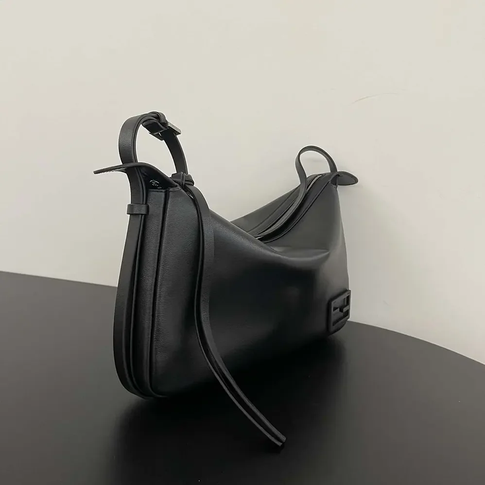 Fendi Simply Fendi Medium Black Leather Bag for Unisex