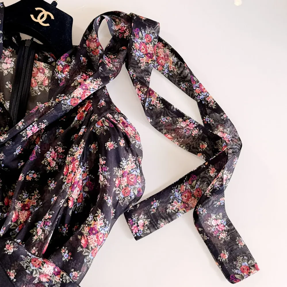 Dolce Gabbana D&G Small Flower Bouquets for Women in print Chiffon Dress Dolce Gabbana D&G Small Flower Bouquets for Women in print Chiffon Dress