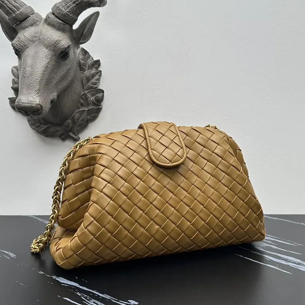 Bottega Veneta Teen Lauren 1980 With Chain for Women in Dark Praline Bottega Veneta Teen Lauren 1980 With Chain for Women in Dark Praline