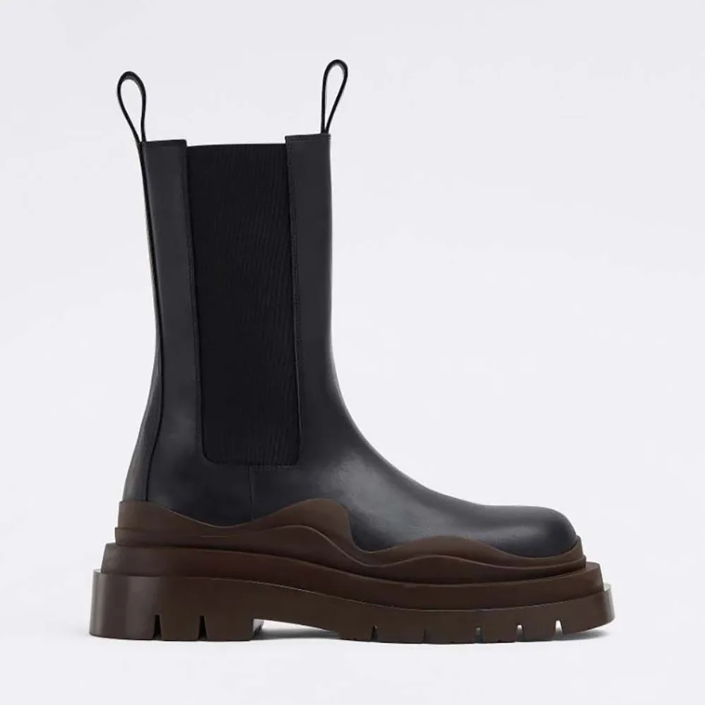 Bottega Veneta Tire Chelsea Boot in Calfskin Leather for Unisex in Maroon Bottega Veneta Tire Chelsea Boot in Calfskin Leather for Unisex in Maroon