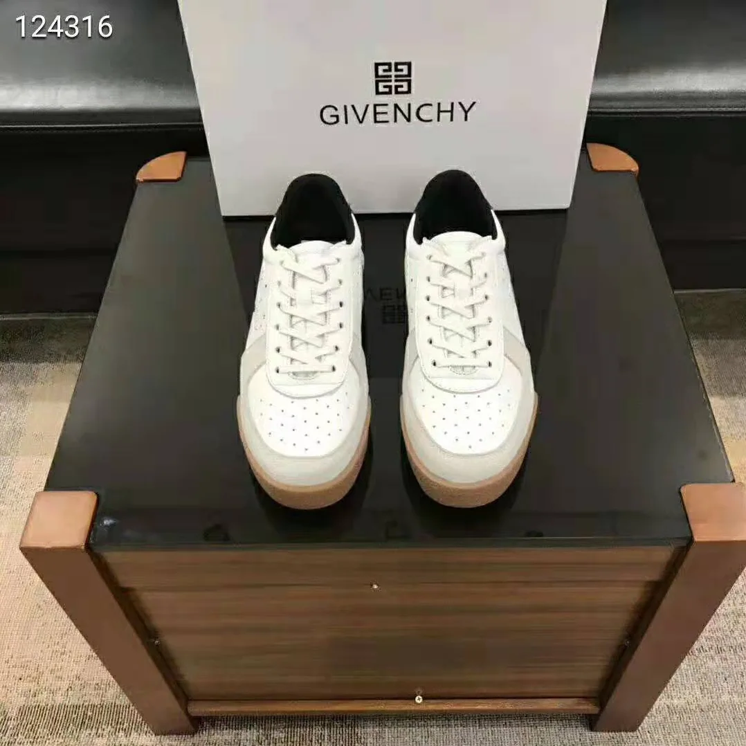 Givenchy Low Sneakers in Leather for Men in White Givenchy Low Sneakers in Leather for Men in White