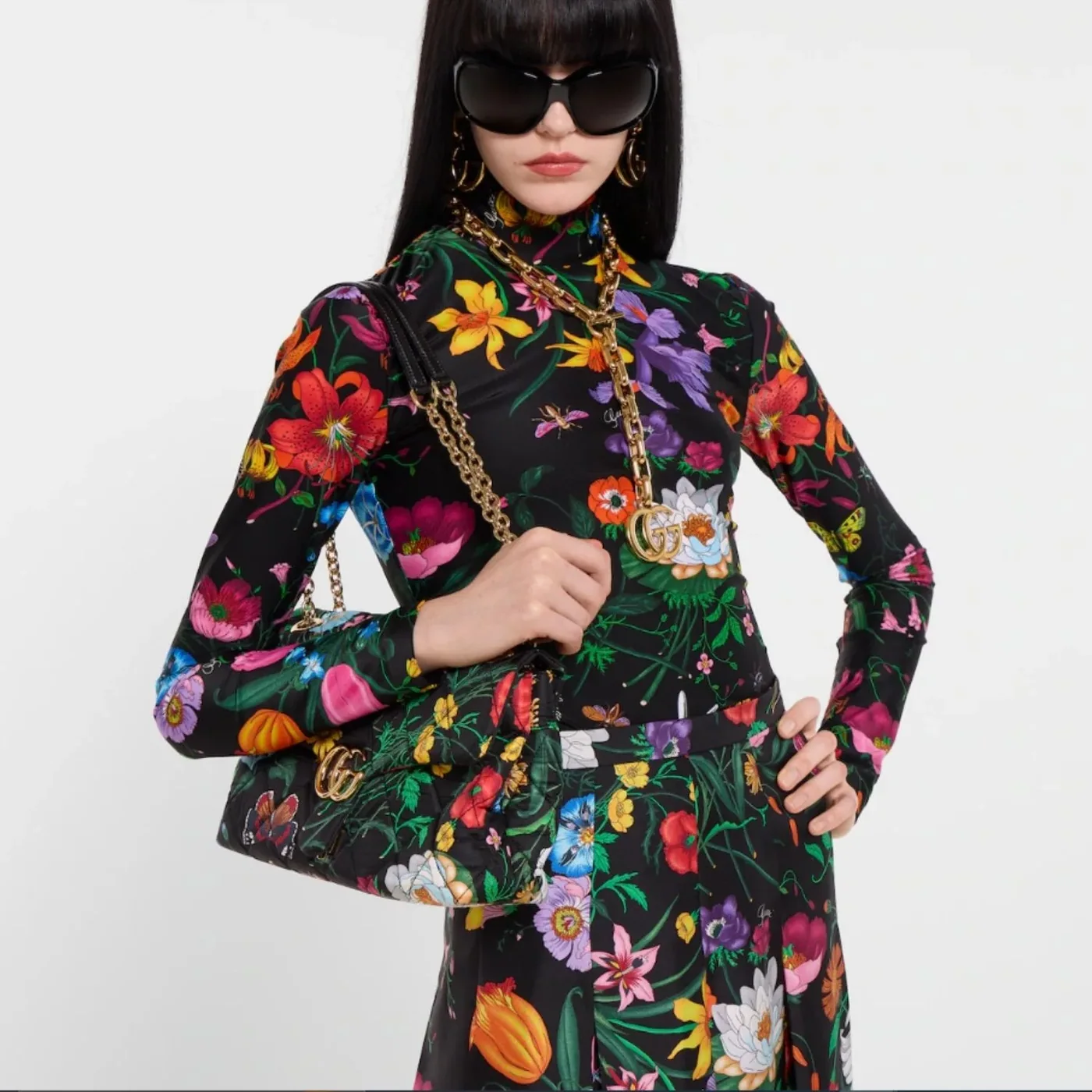 Gucci Marmont Medium Shoulder Bag / Black And Multicolor Flora Gold Hardware Gucci Marmont Medium Shoulder Bag / Black And Multicolor Flora Gold Hardware