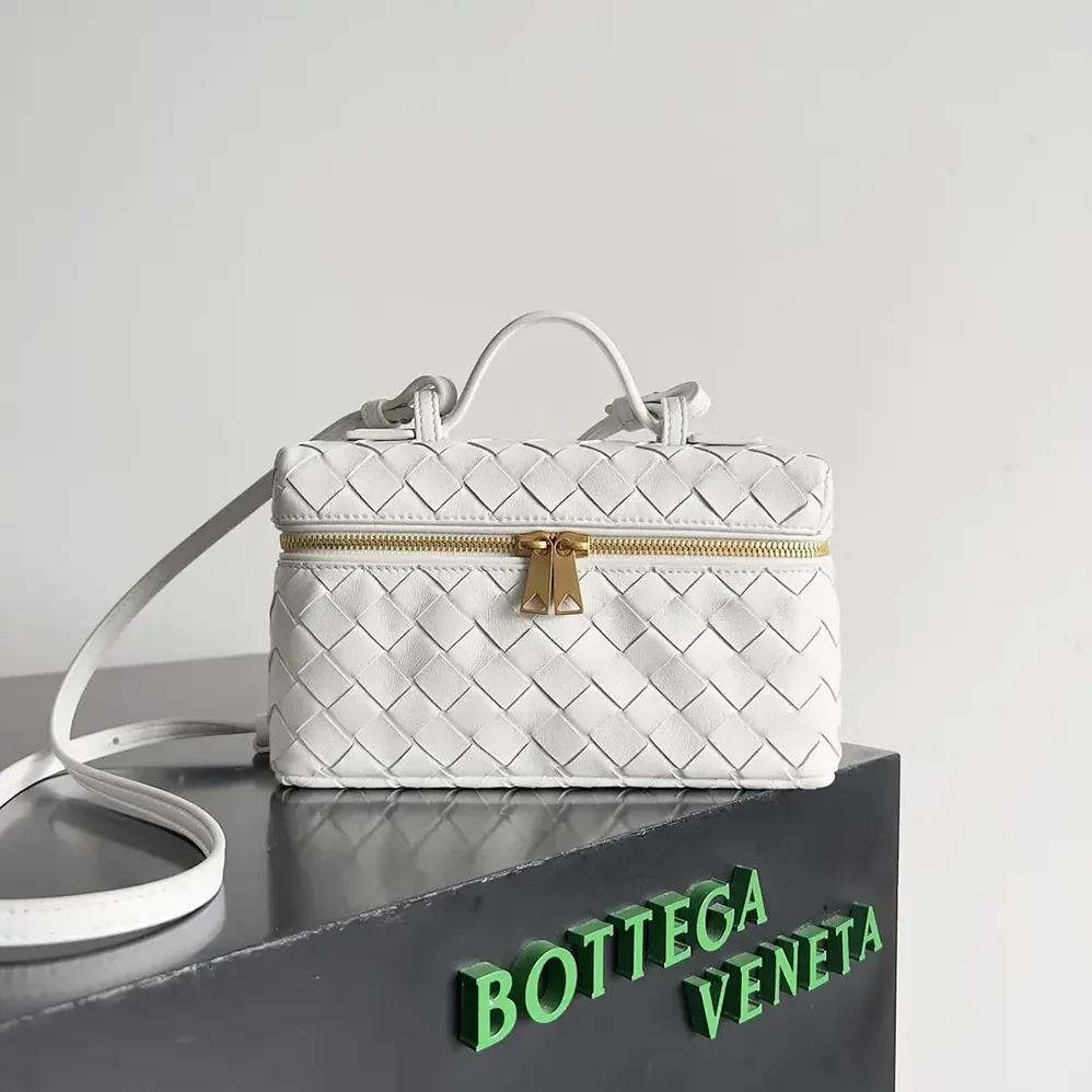 Bottega Veneta Bang Bang Vanity Case for Women in White Bottega Veneta Bang Bang Vanity Case for Women in White
