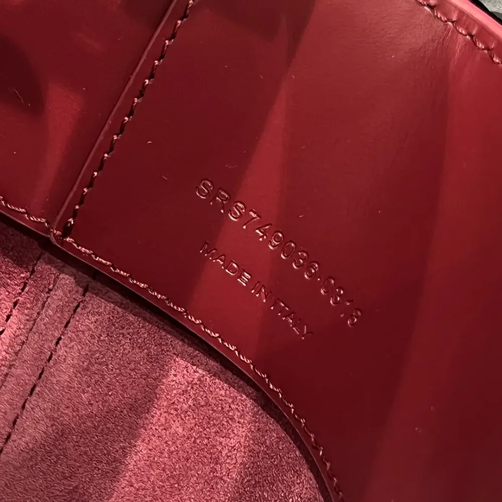 Saint Laurent YSL Le 37 Small in Shiny Leather for Women in Maroon Saint Laurent YSL Le 37 Small in Shiny Leather for Women in Maroon