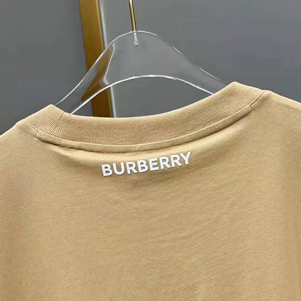 Burberry Deer Print Cotton Oversized T-shirt for Women in Brown Burberry Deer Print Cotton Oversized T-shirt for Women in Brown