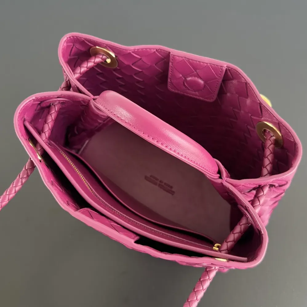 Bottega Veneta Small Andiamo Intrecciato Leather Top Handle Bag for Women in Rose Bottega Veneta Small Andiamo Intrecciato Leather Top Handle Bag for Women in Rose