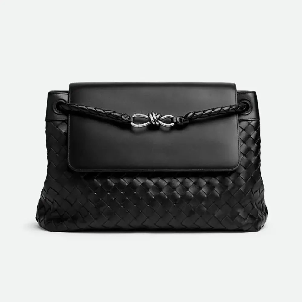 Bottega Veneta Medium Andiamo Messenger for Unisex in Black