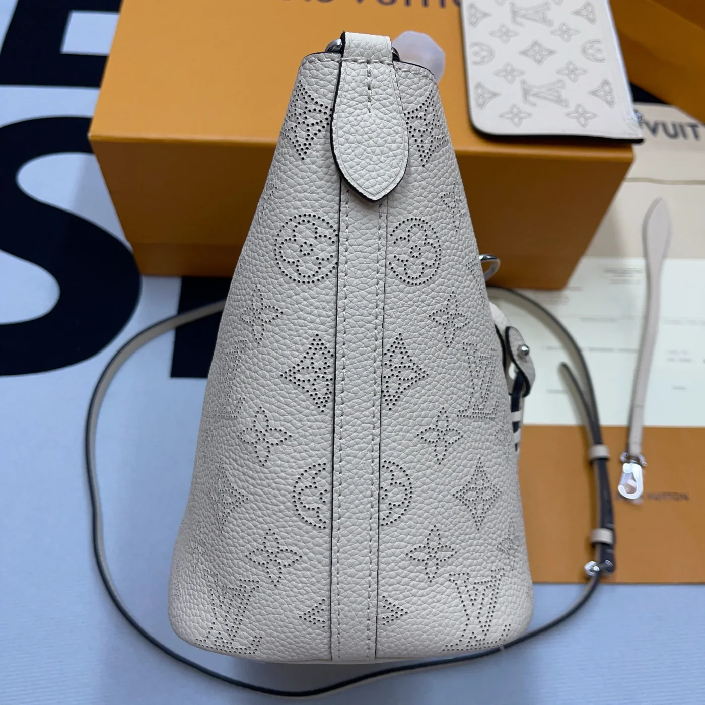Louis Vuitton Loop Blossom PM White / Louis Vuitton Loop Blossom PM White /