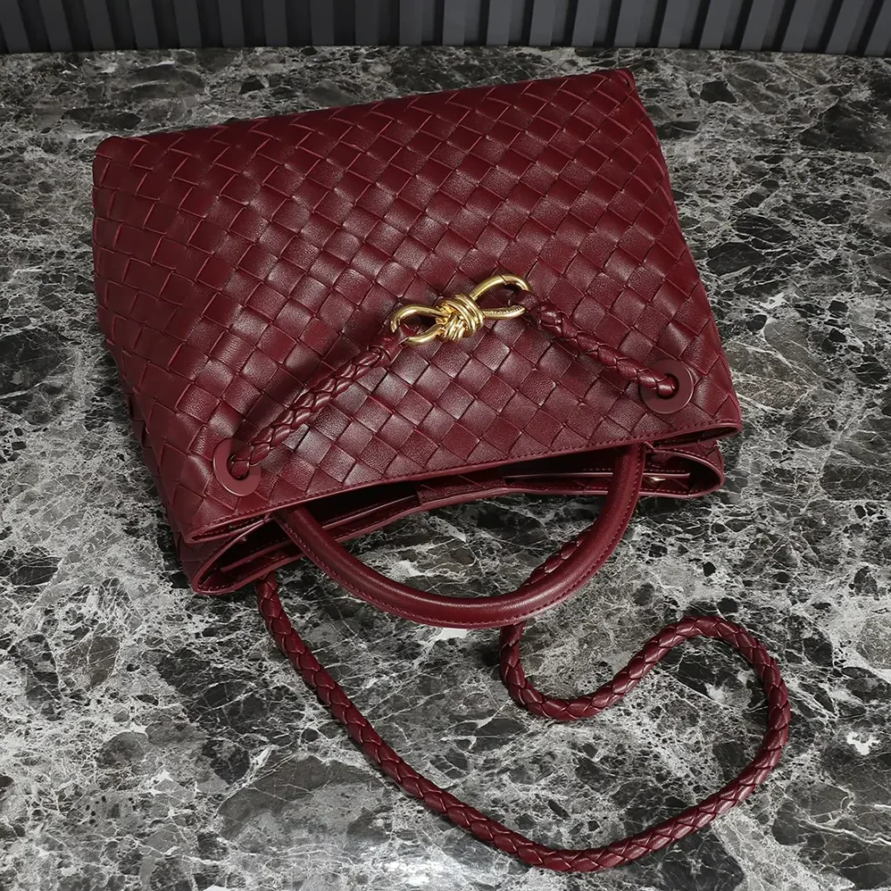 Bottega Veneta Medium Andiamo in Supple Intrecciato Leather for Women in Maroon Bottega Veneta Medium Andiamo in Supple Intrecciato Leather for Women in Maroon