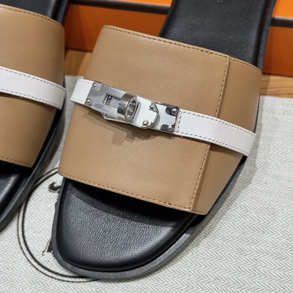 Hermes Giulia sandal for Unisex in Sandy/White Hermes Giulia sandal for Unisex in Sandy/White