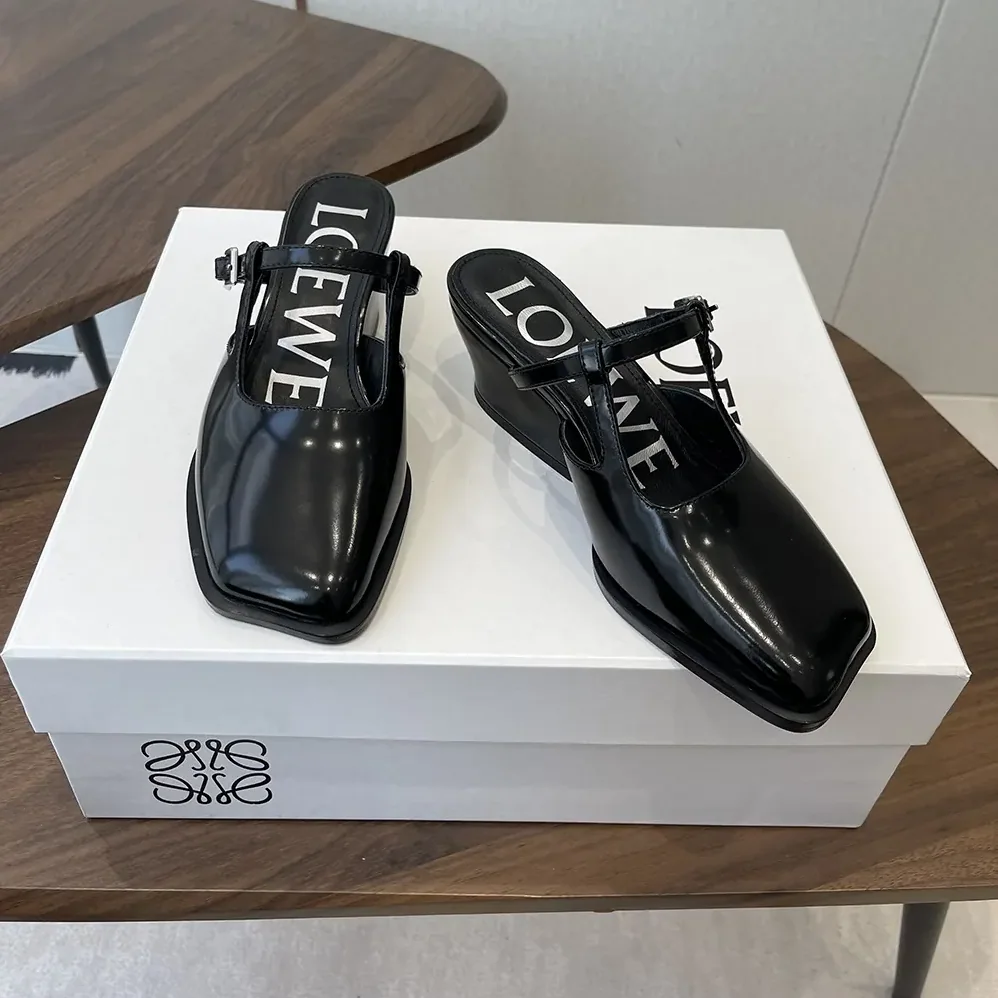 Loewe Onda Mule In Brushed Calfskin for Women in Black