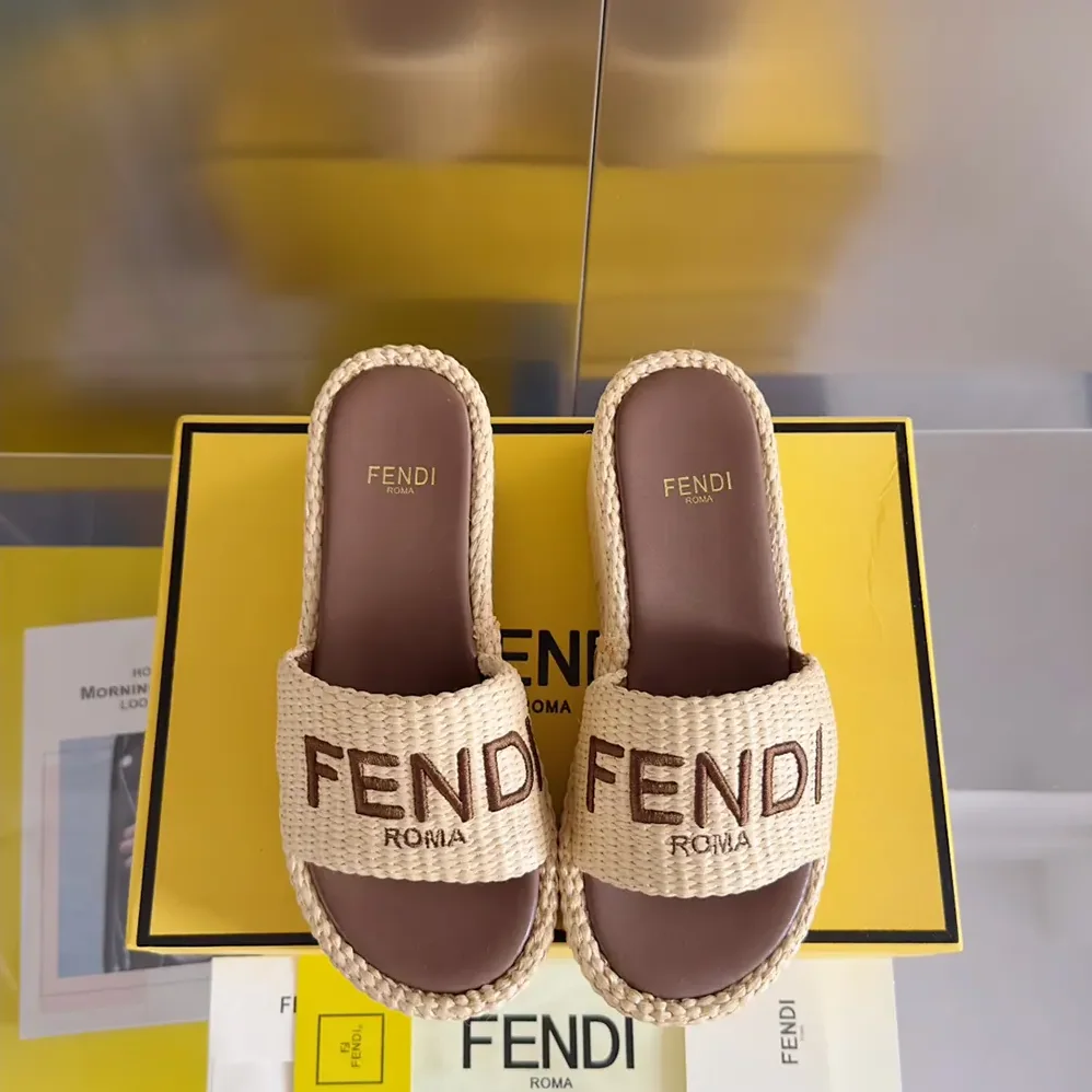 Fendi Fendi Sunshine Beige for Women in Brown Raffia Flatform Slides