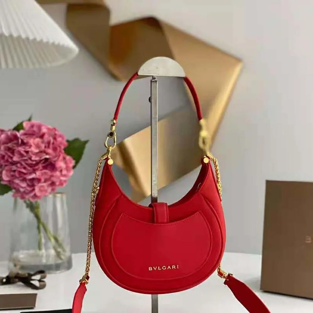 Bvlgari Serpenti Ellipse Crossbody Bag in Calf Leather for Women in Red Bvlgari Serpenti Ellipse Crossbody Bag in Calf Leather for Women in Red