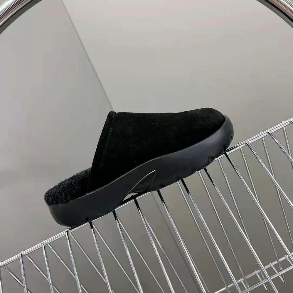 Bottega Veneta Snap Slipper in Shearling Calfskin for Unisex in Black