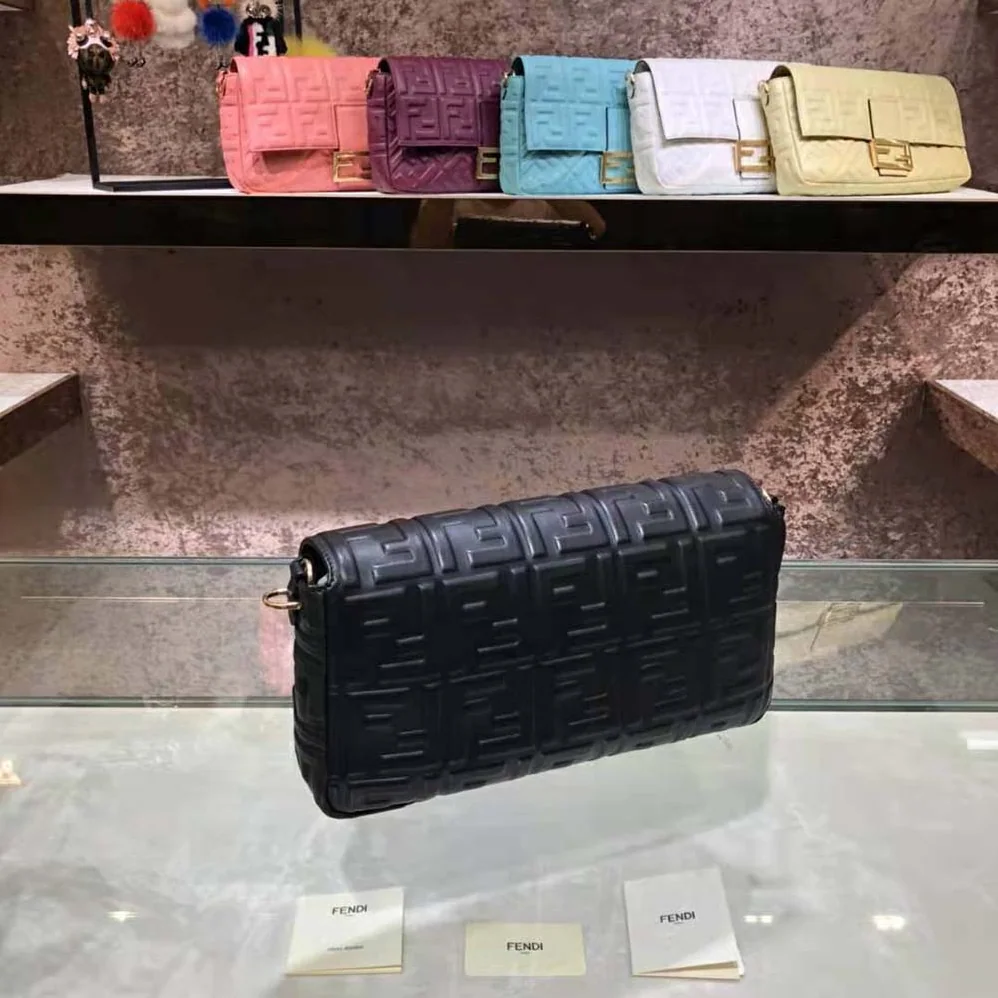 Fendi Iconic Large Baguette Leather Bag for Women in Black Fendi Iconic Large Baguette Leather Bag for Women in Black