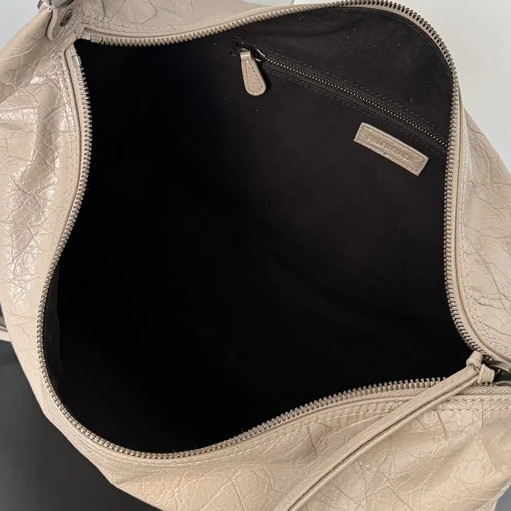 Balenciaga Le City Hobo Bag Medium in Sesame for Women Balenciaga Le City Hobo Bag Medium in Sesame for Women