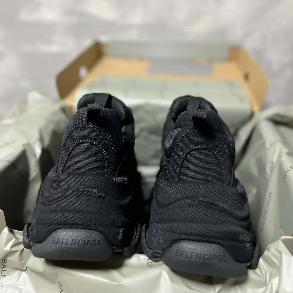 Balenciaga Triple S Sneaker in Black for Unisex Balenciaga Triple S Sneaker in Black for Unisex