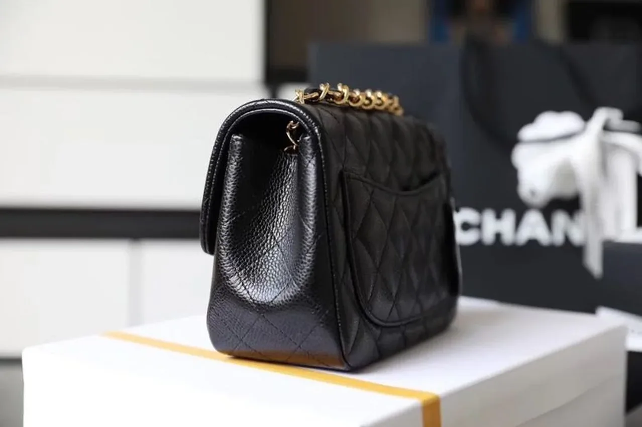 Chanel Classic Mini Flap Bag Gold Toned Hardware Black / Chanel Classic Mini Flap Bag Gold Toned Hardware Black /