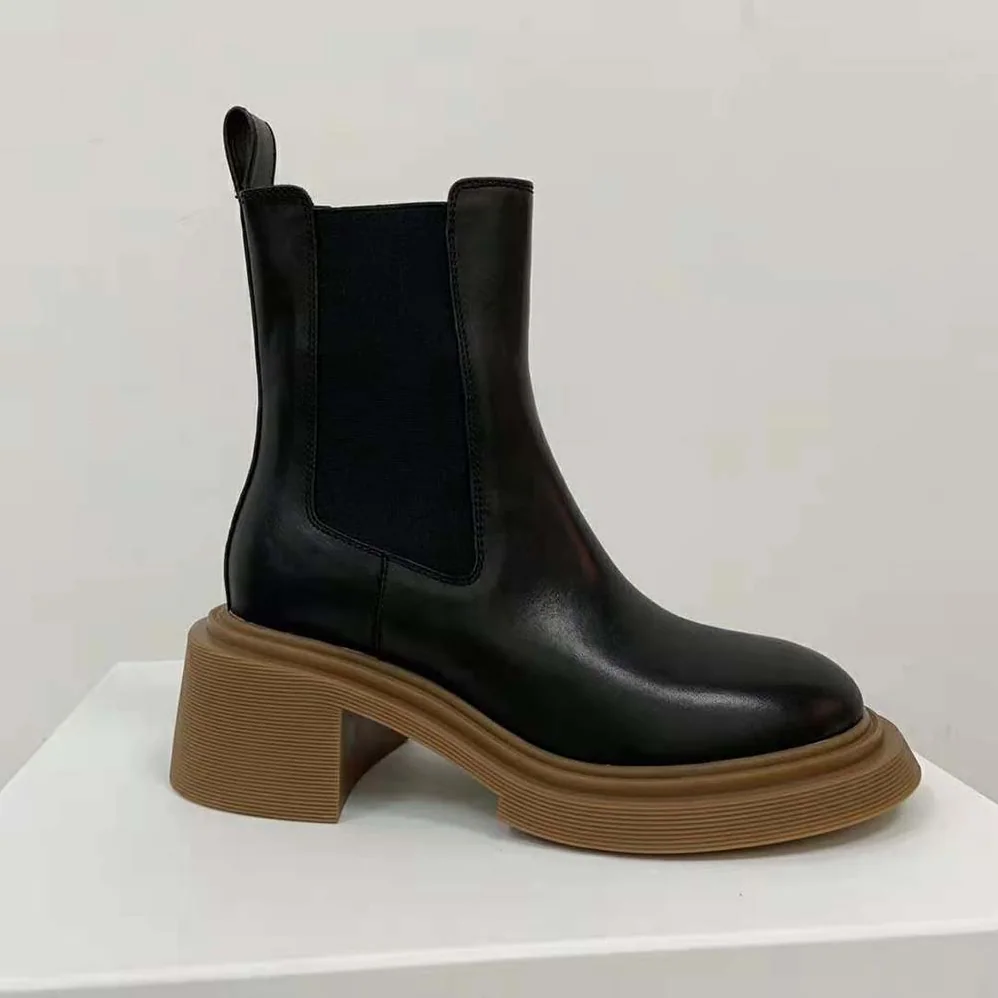 Loewe Chelsea Boot in Calfskin for Women in Black