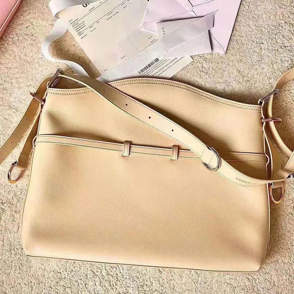 Givenchy Medium Voyou Bag in Leather for Women in Beige Givenchy Medium Voyou Bag in Leather for Women in Beige