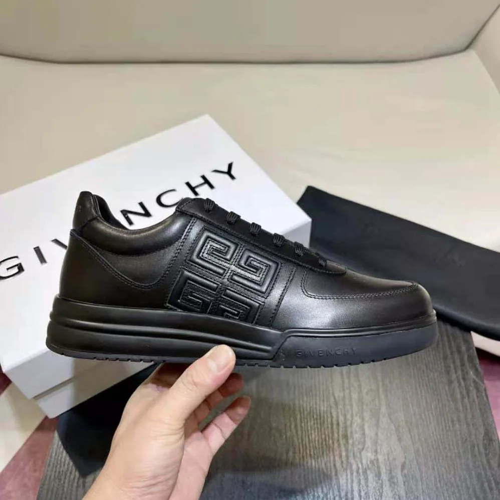 Givenchy G4 Sneakers in Leather for Men in Black Givenchy G4 Sneakers in Leather for Men in Black
