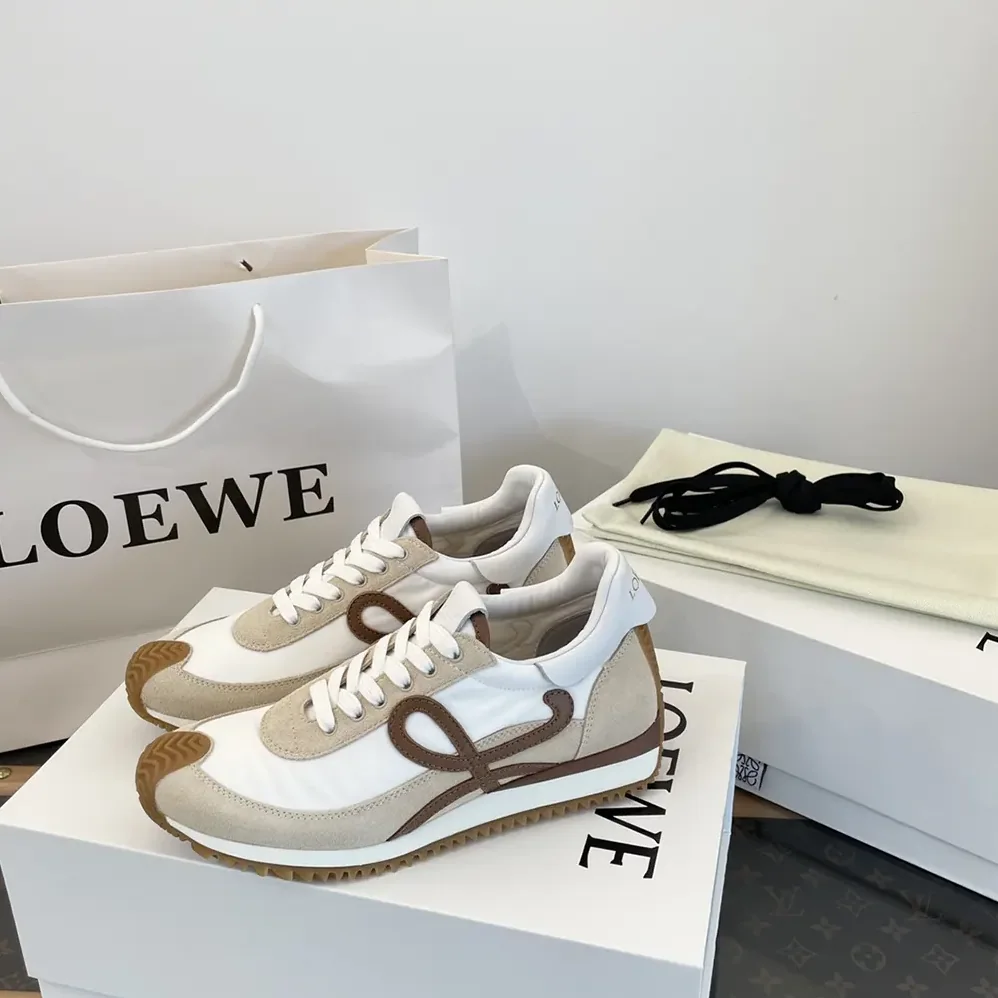 Loewe Flow Runner in Nylon and Suede for Unisex in Chocolate Loewe Flow Runner in Nylon and Suede for Unisex in Chocolate
