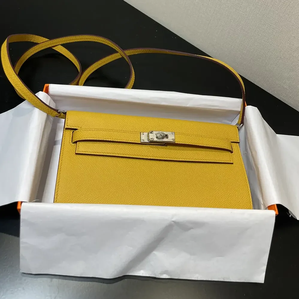 Hermes Kelly To Go in Epsom Leather for Women in Gold/Silver