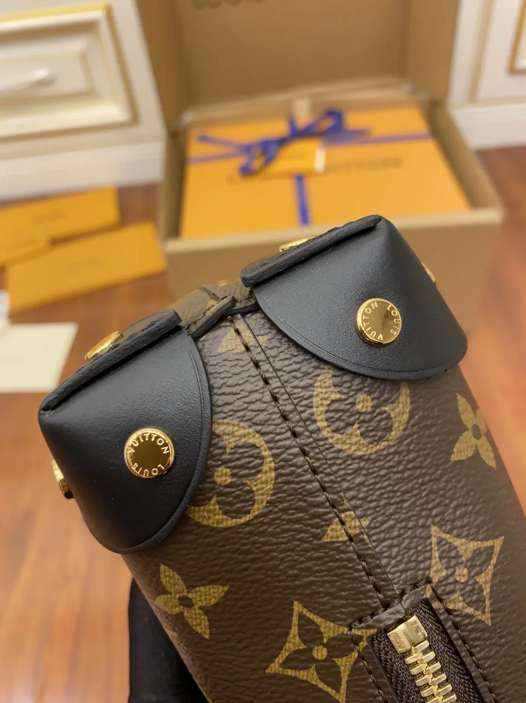 Louis Vuitton Handle Bags Brown Louis Vuitton Handle Bags Brown