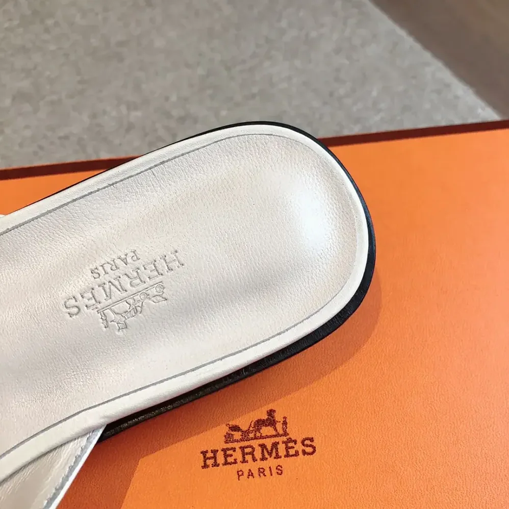 Hermes Isle Sandal in Calfskin Leather-White H241145Z for Women Hermes Isle Sandal in Calfskin Leather-White H241145Z for Women
