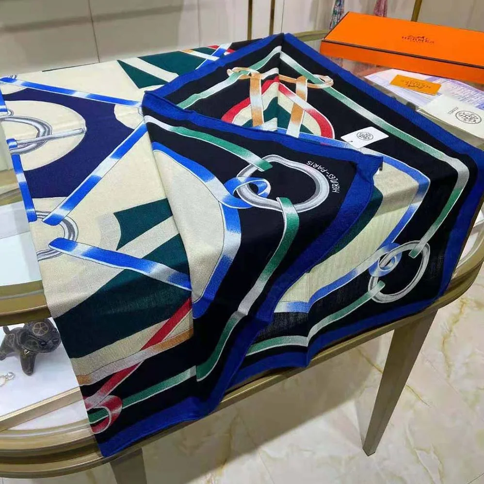 Hermes Figure Artistique Scarf 90 for Women in Green Hermes Figure Artistique Scarf 90 for Women in Green