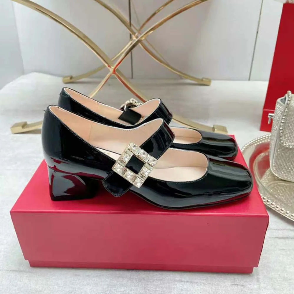 Roger Vivier Très Vivier Rhinestone Buckle Babies Pumps for Women in Black Roger Vivier Très Vivier Rhinestone Buckle Babies Pumps for Women in Black