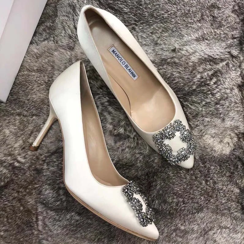 Manolo Blahnik Hangisi Satin Jewel Buckled Pumps Shoes White for Women Manolo Blahnik Hangisi Satin Jewel Buckled Pumps Shoes White for Women