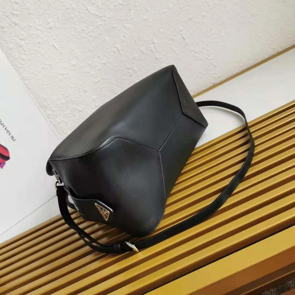 Prada Medium leather Prada Supernova Handbag for Women in Black Prada Medium leather Prada Supernova Handbag for Women in Black