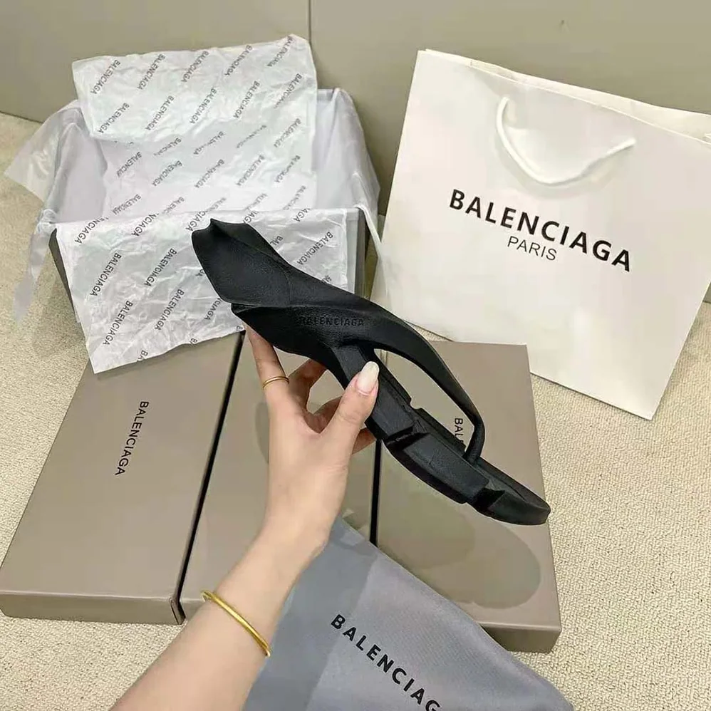 Balenciaga Mold Thong Sandal in Black for Women Balenciaga Mold Thong Sandal in Black for Women
