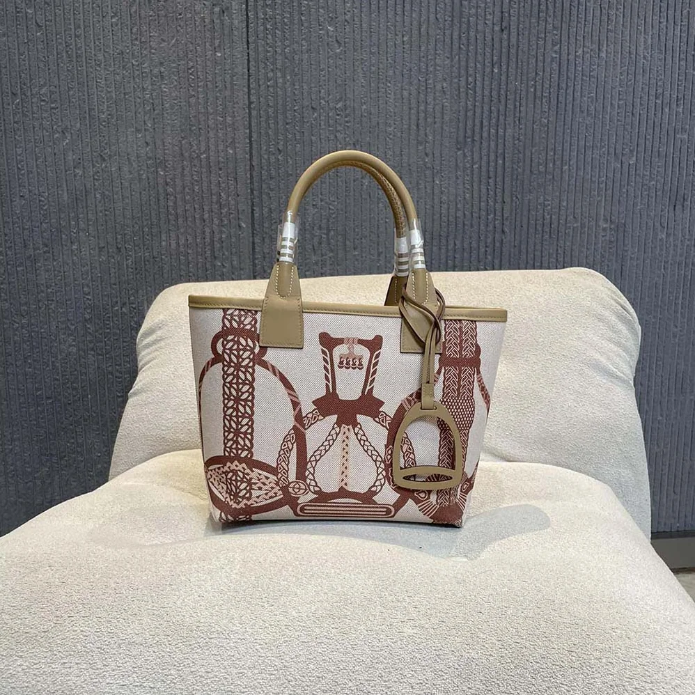 Hermes Steeple 25 Ecru Tote Bag for Unisex in Brown Hermes Steeple 25 Ecru Tote Bag for Unisex in Brown
