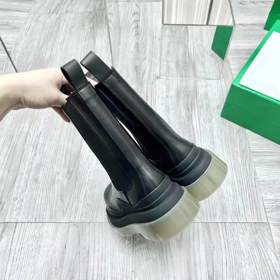 Bottega Veneta Lug Chelsea Boot Vegetable for Unisex in Tanned Leather Bottega Veneta Lug Chelsea Boot Vegetable for Unisex in Tanned Leather