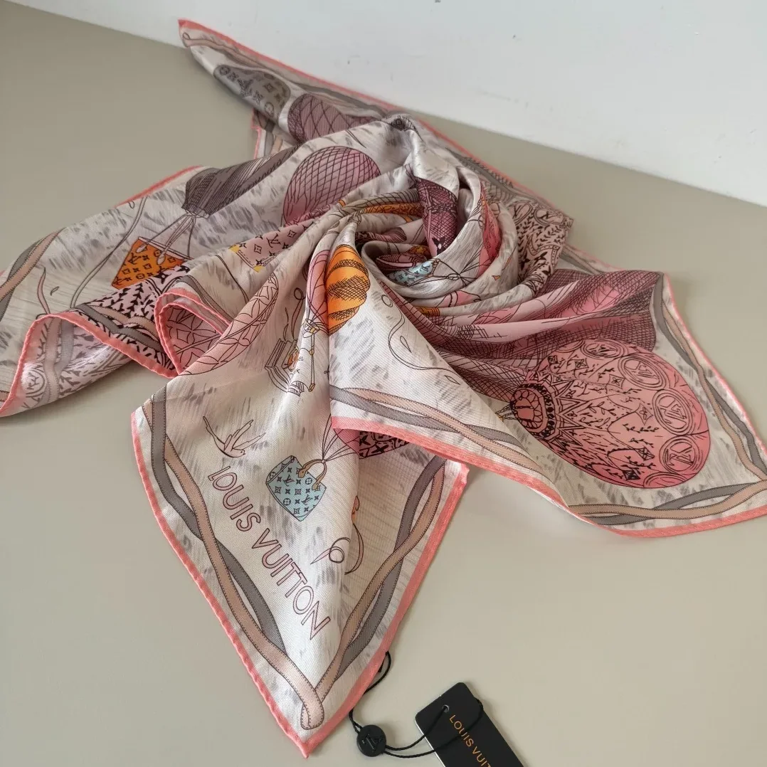Louis Vuitton Up And Away Square 90 Scarf Marron / Louis Vuitton Up And Away Square 90 Scarf Marron /