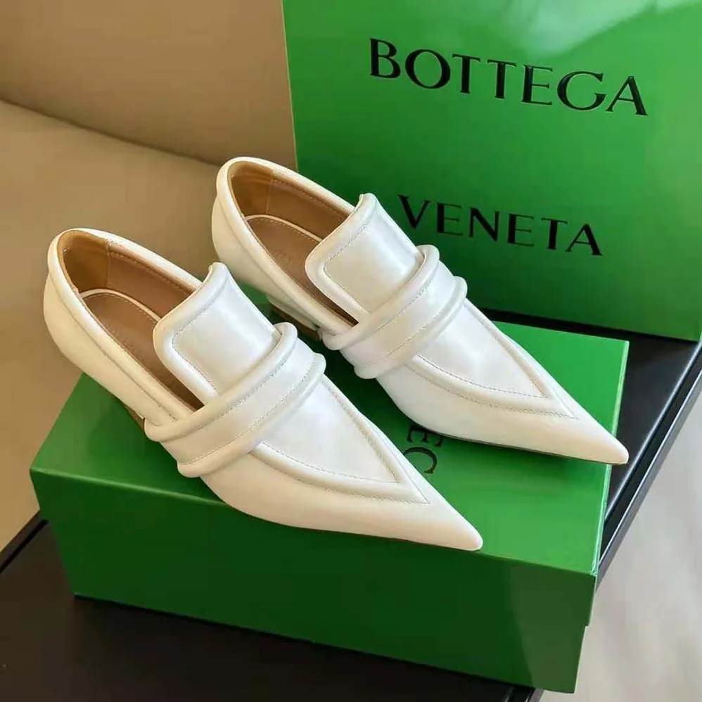 Bottega Veneta Spada Pump in 4.5 cm Heel Height for Women in White Bottega Veneta Spada Pump in 4.5 cm Heel Height for Women in White