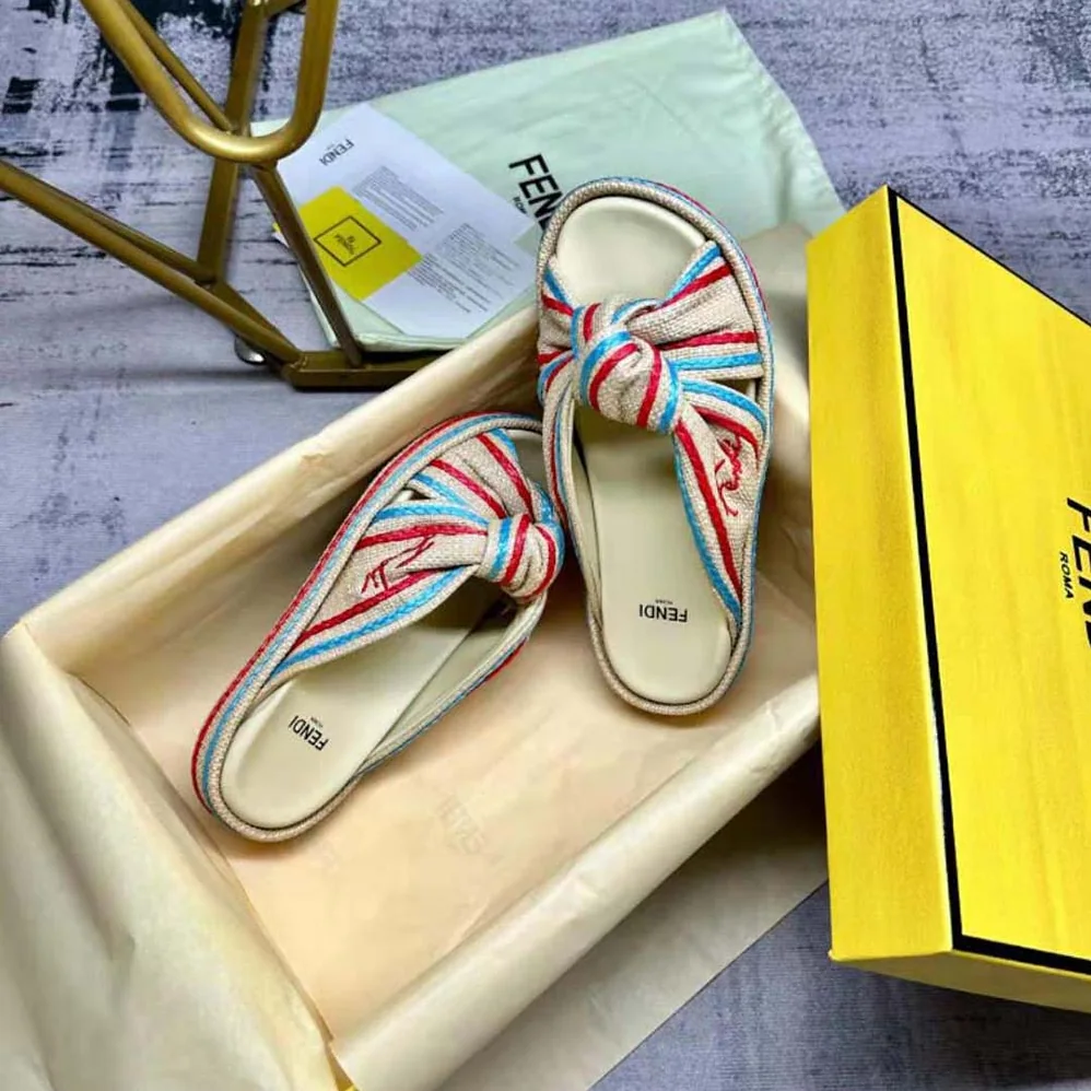 Fendi Feel Pale Yellow Raffia Slides for Women Fendi Feel Pale Yellow Raffia Slides for Women