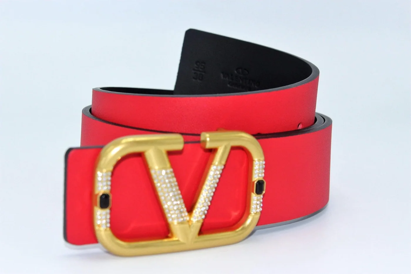 REVERSIBLE V LOGO WITH DIAMOND SIGNATURE BELT IN GLOSSY CALFSKIN