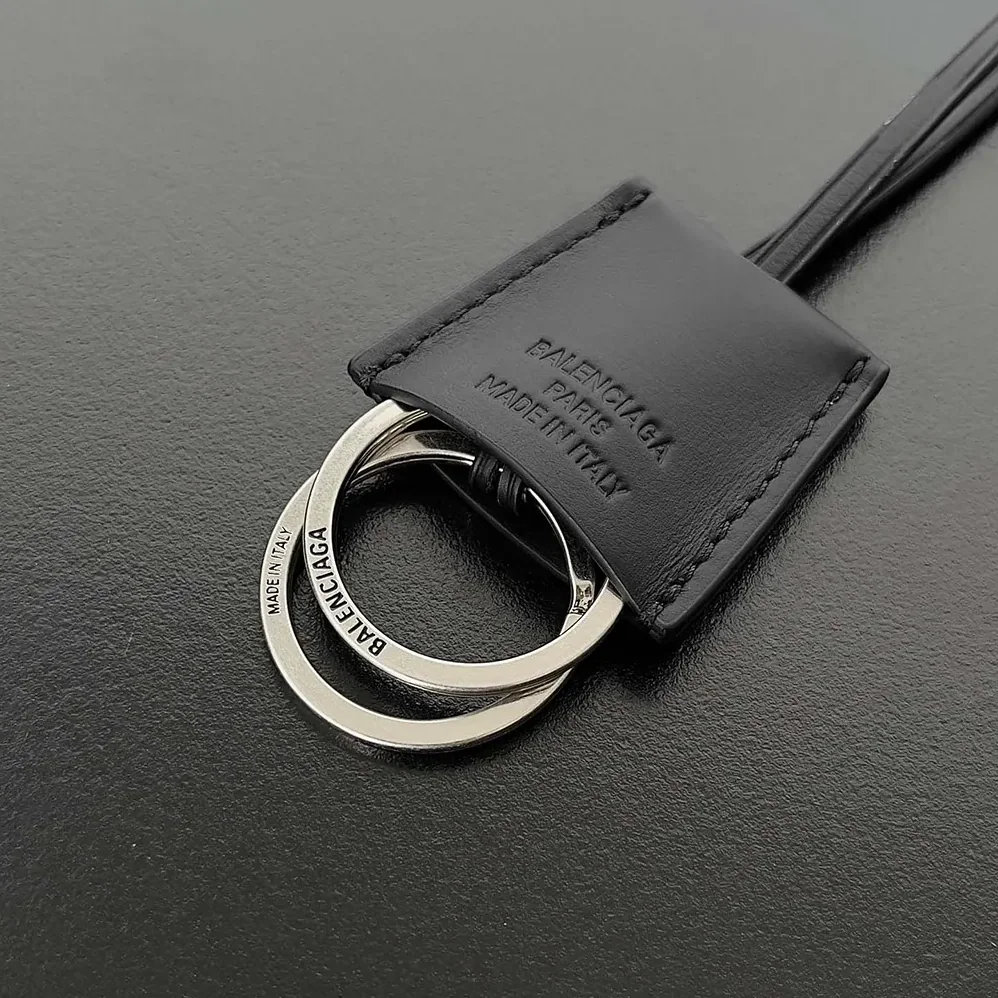 Balenciaga Bel Air Small Carry All Bag in Black Smooth Calfskin for Women in Silver Balenciaga Bel Air Small Carry All Bag in Black Smooth Calfskin for Women in Silver