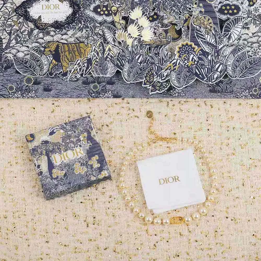 Dior 30 Montaigne Choker Gold-Finish Metal and White Resin Pearls for Women Dior 30 Montaigne Choker Gold-Finish Metal and White Resin Pearls for Women