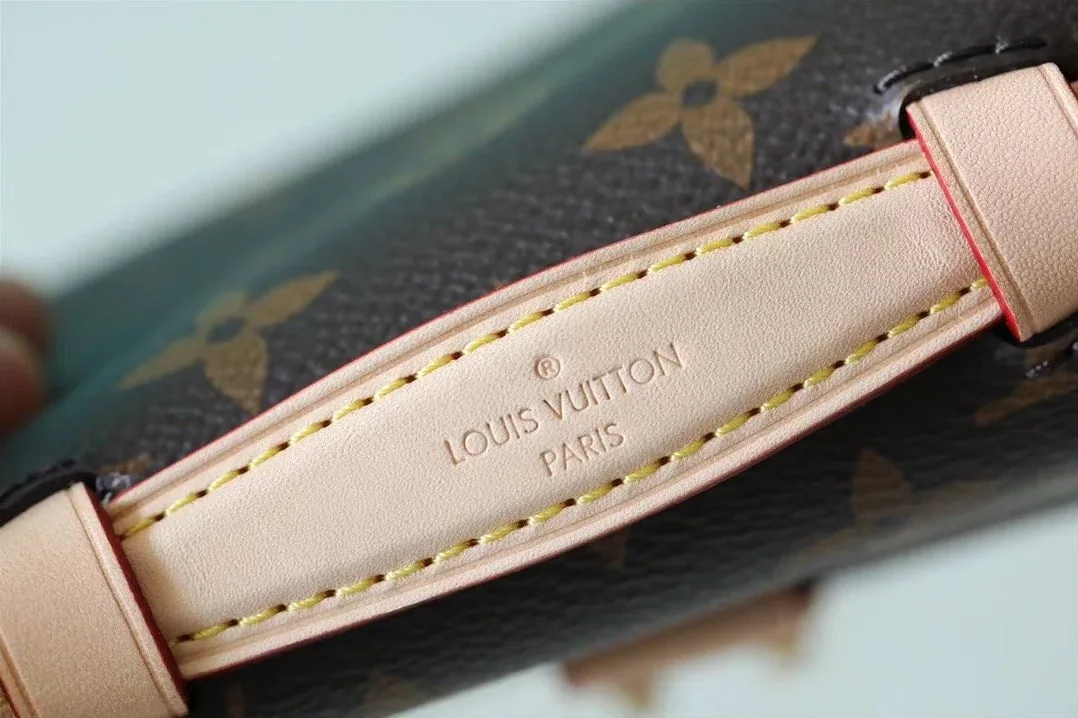 Louis Vuitton Micro Metis Pochette Shoulder Bag / Brown Monogram Canvas Gold Hardware Louis Vuitton Micro Metis Pochette Shoulder Bag / Brown Monogram Canvas Gold Hardware