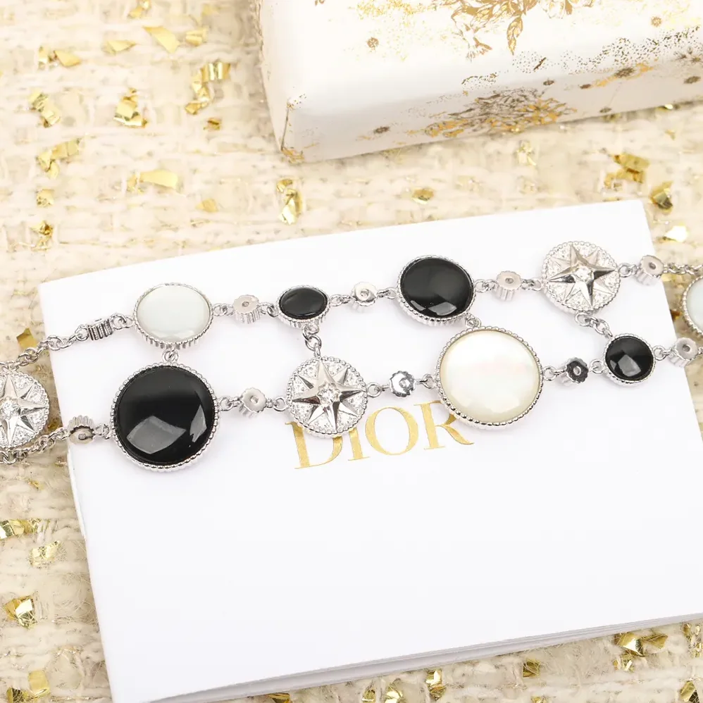 Dior Rose des Vents Bracelet White Gold Diamonds Mother-of for Women in Pearl and Onyx Dior Rose des Vents Bracelet White Gold Diamonds Mother-of for Women in Pearl and Onyx