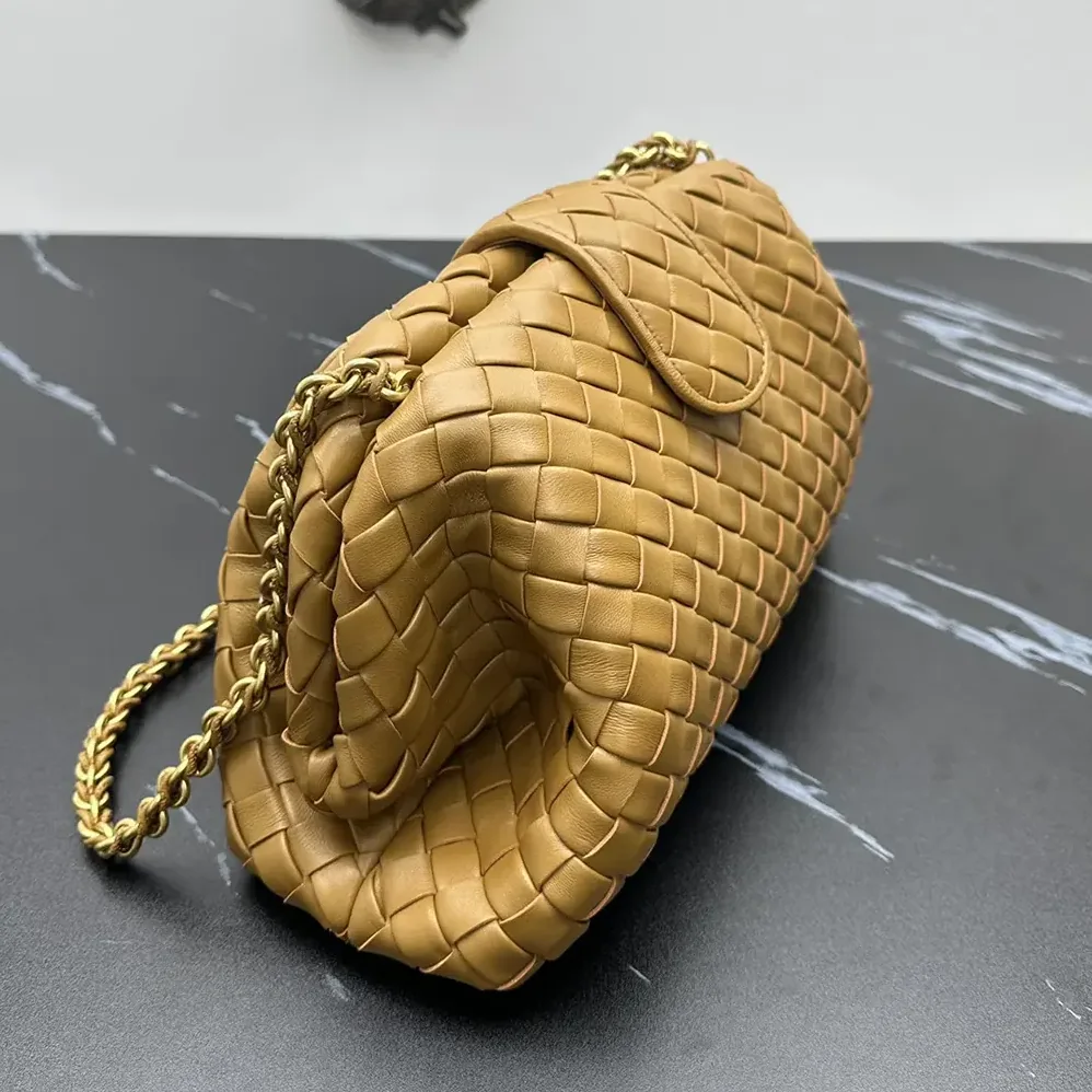 Bottega Veneta Teen Lauren 1980 With Chain for Women in Dark Praline Bottega Veneta Teen Lauren 1980 With Chain for Women in Dark Praline