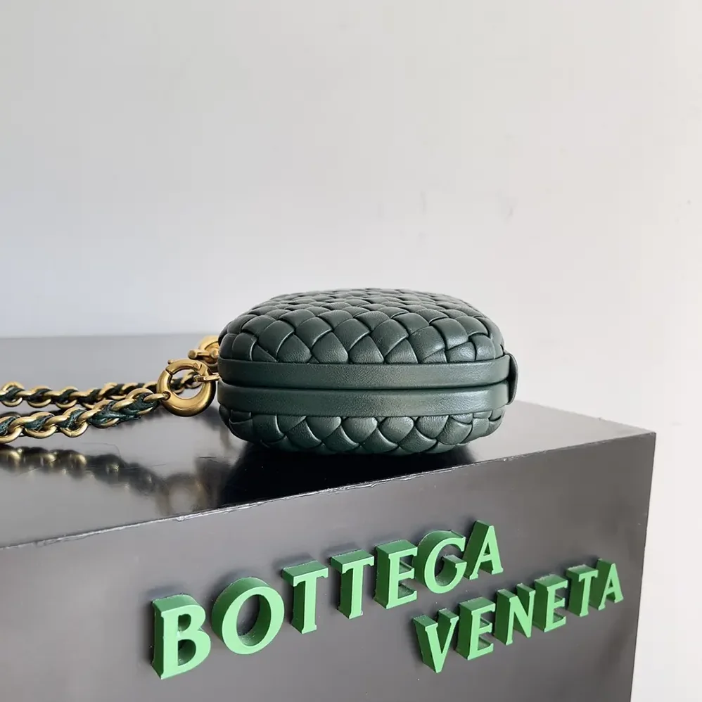 Bottega Veneta Knot Minaudière Clutch in Calfskin Leather for Women in Dark Green Bottega Veneta Knot Minaudière Clutch in Calfskin Leather for Women in Dark Green