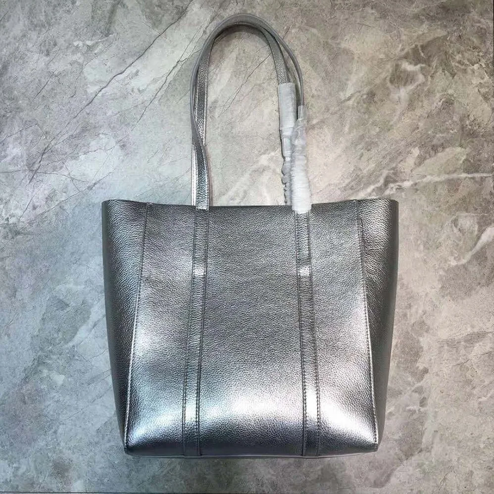 Balenciaga Everyday Tote XXS Metallic Effect for Women in Silver Balenciaga Everyday Tote XXS Metallic Effect for Women in Silver