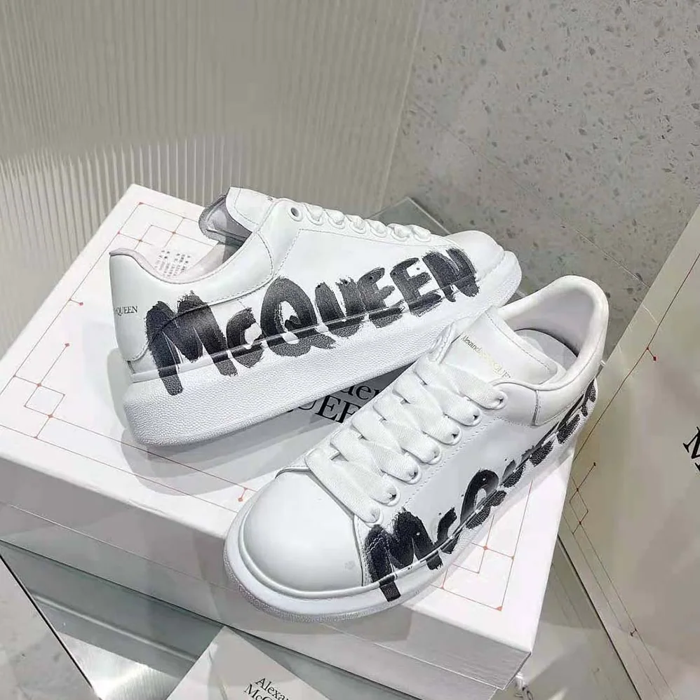 Alexander Mcqueen Online Exclusive Mcqueen Graffiti Oversized Sneaker in White for Unisex in black Alexander Mcqueen Online Exclusive Mcqueen Graffiti Oversized Sneaker in White for Unisex in black